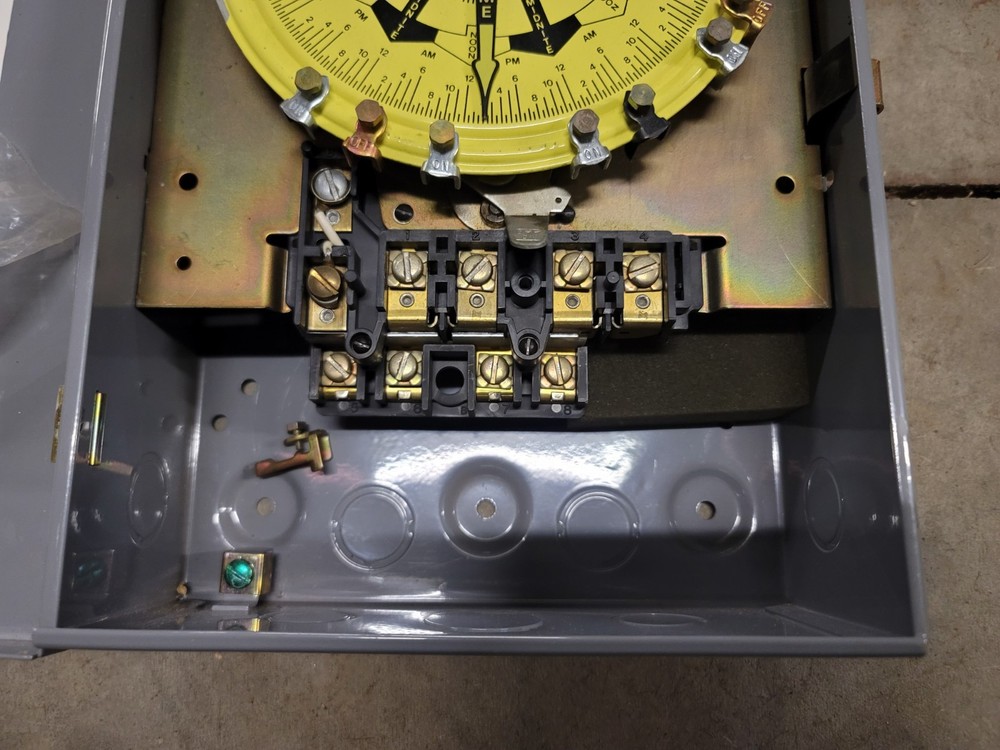 Intermatic T7801b Electromechanical Timer, 7 Day, 4 Poles AS-IS Untested