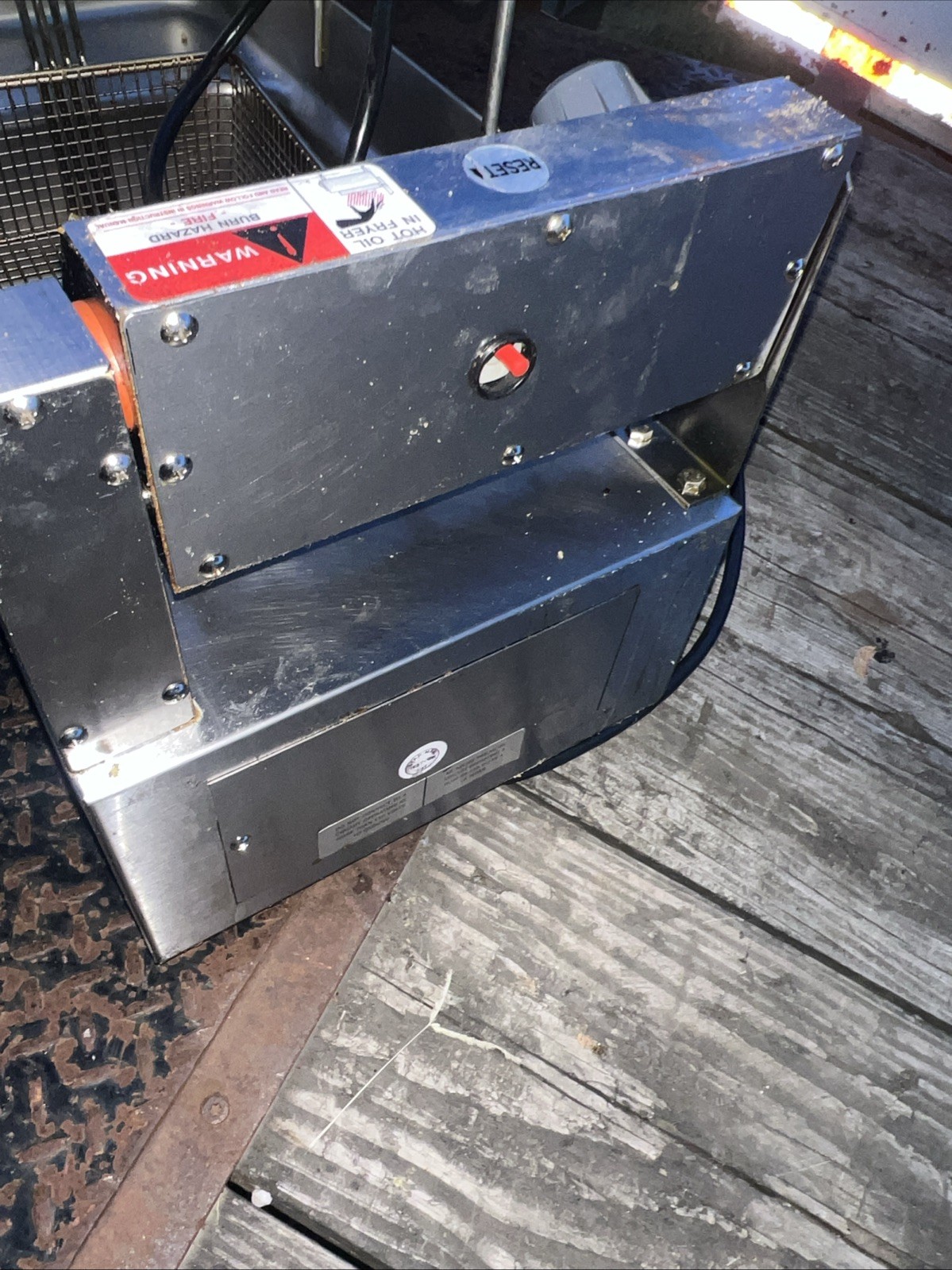 Wells 5E-F15CY 15 lb. Electric Countertop Fryer - 208-240V, 4319/5750W W