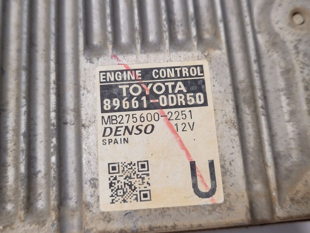 2015 TOYOTA YARIS Engine ECM Electronic Control Module Hatchback 896610DR50