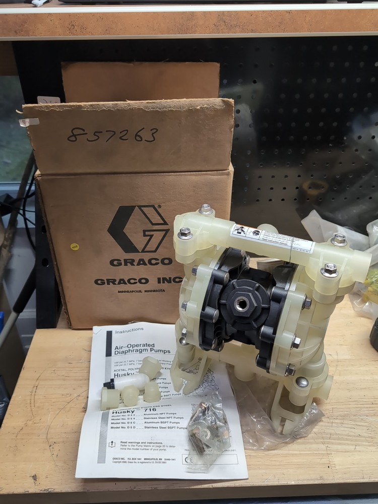 New Double Diaphragm Pump. Graco D52911 Husky 515