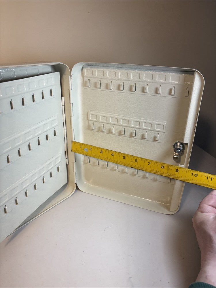 Wall Mounted 100 Key Hook Metal Lockable Key Cabinet