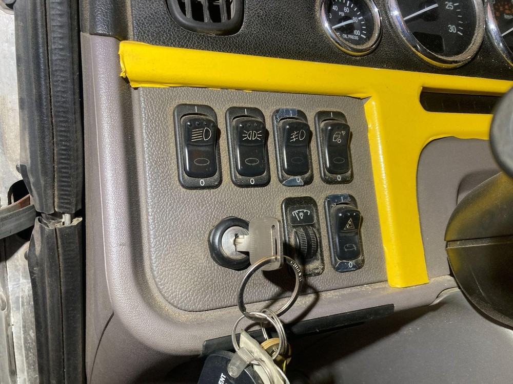 2008-2024 Peterbilt 389 IGNITION Dash Panel - Used