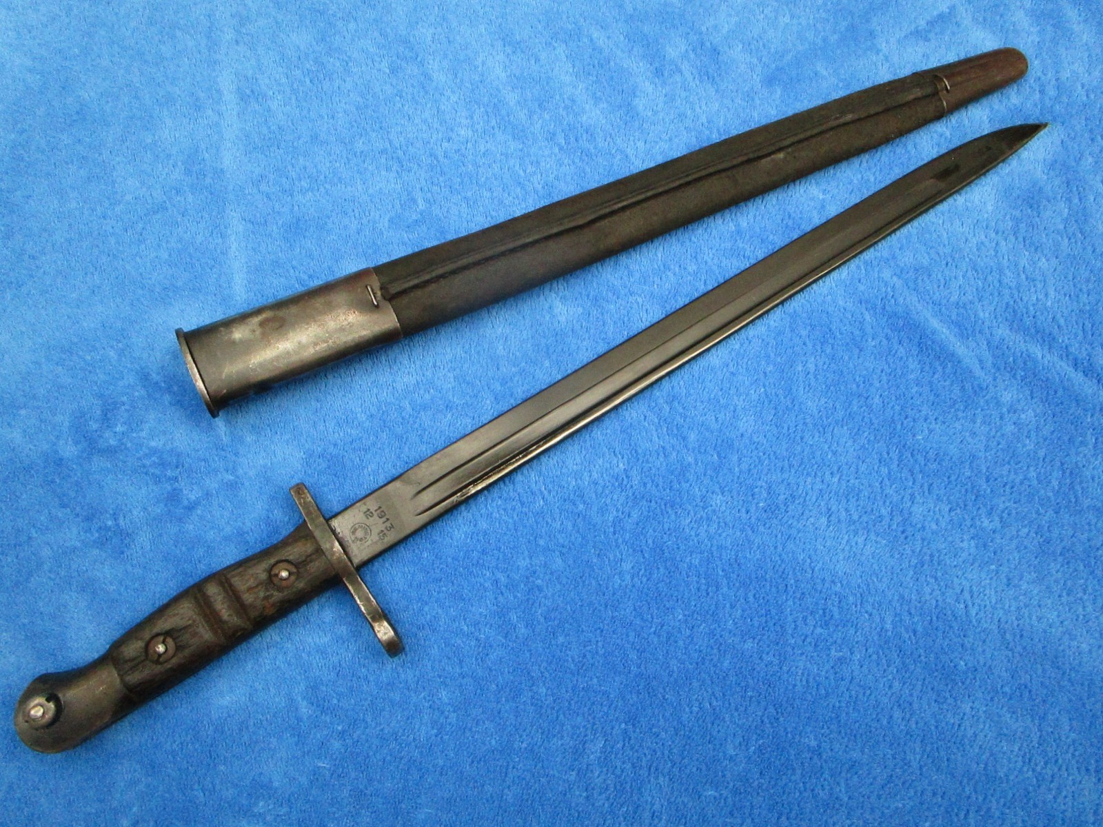 VINTAGE ORIGINAL US MADE BRITISH M1913 BAYONET AND SCABBARD MAKER REMINGTON 1917