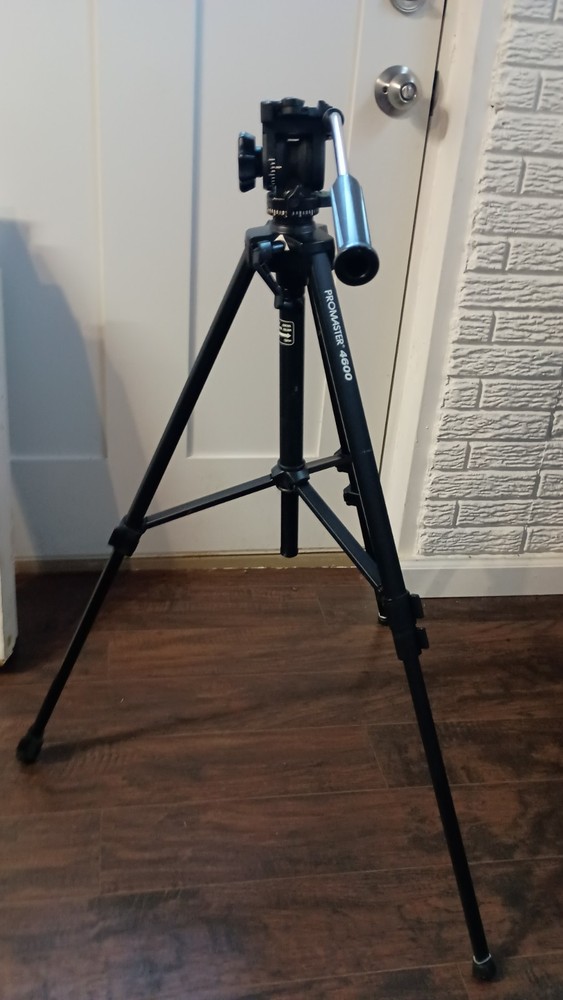 Camera Tripod Promaster 4600. Professional Tripod