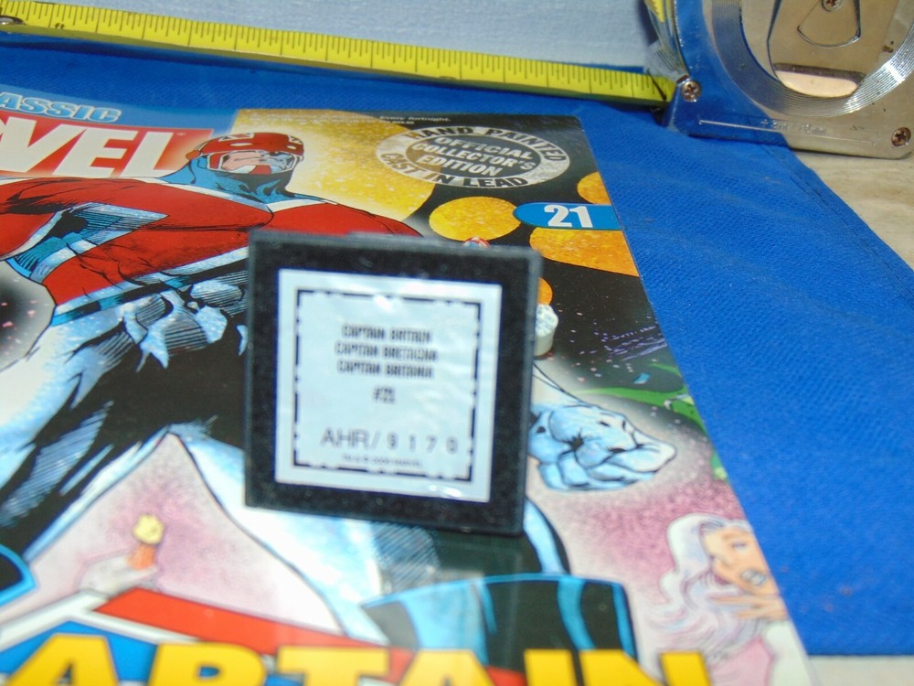 Eaglemoss CAPTAIN BRITAIN Hand Painted Lead Figure MARVEL