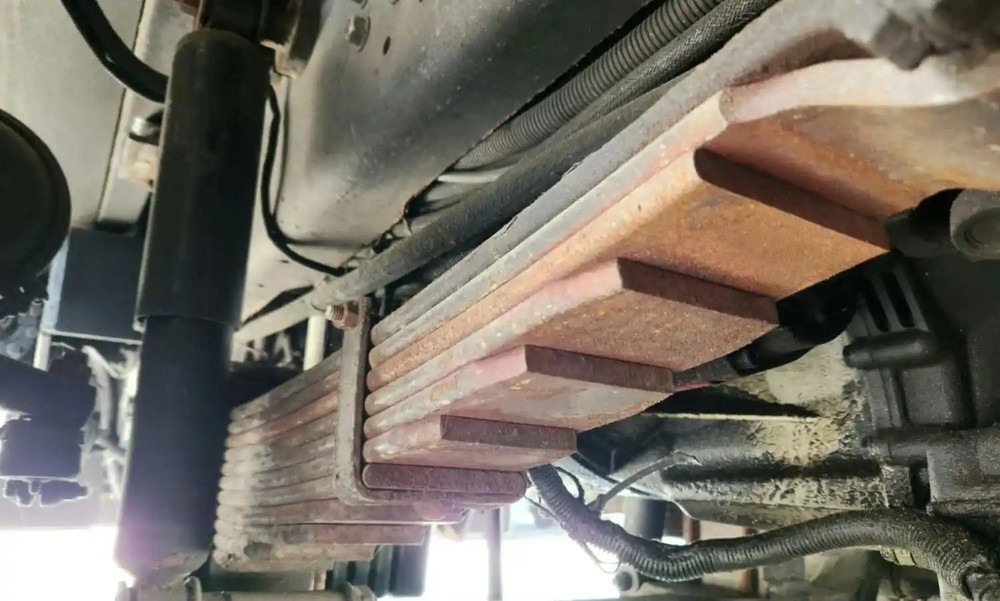 (Used) 2002 E Front Leaf & Springs P-53805