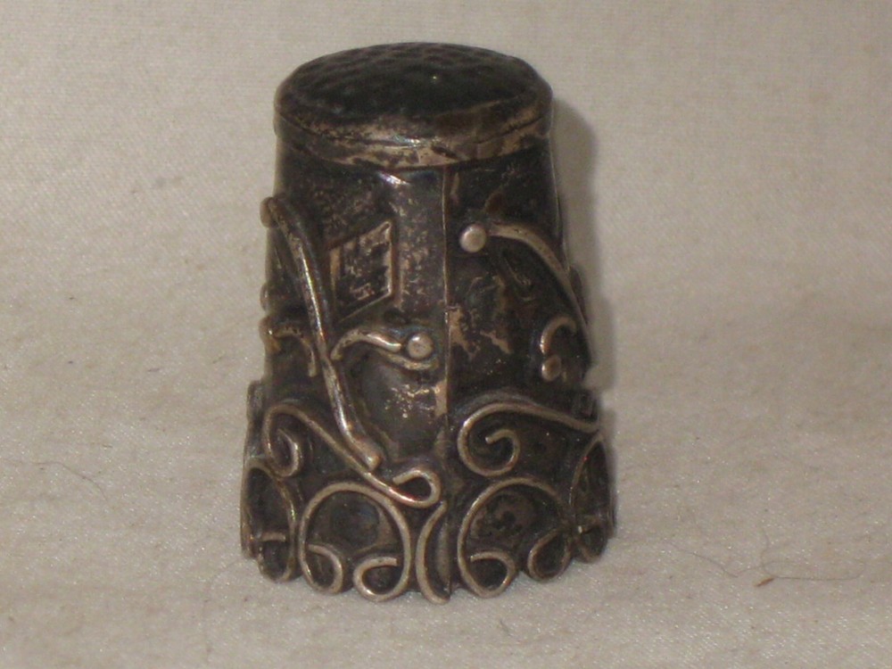ornate vintage sterling silver thimble unique modern leaf pattern 6 grams