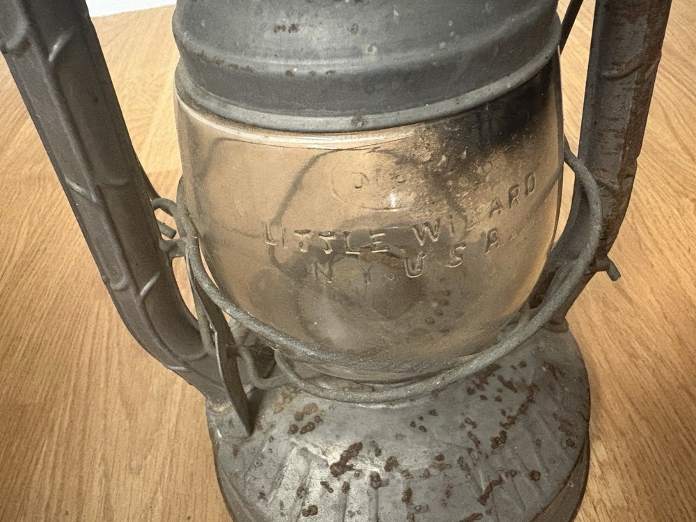 Dietz Little Wizard Lantern (missing cap)
