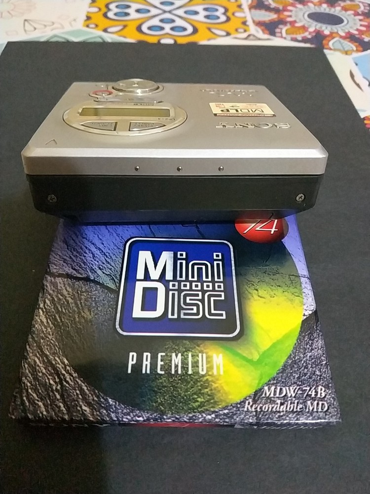 Sony Mini Portable Disc Mint + Free Sealed Mini Disc.