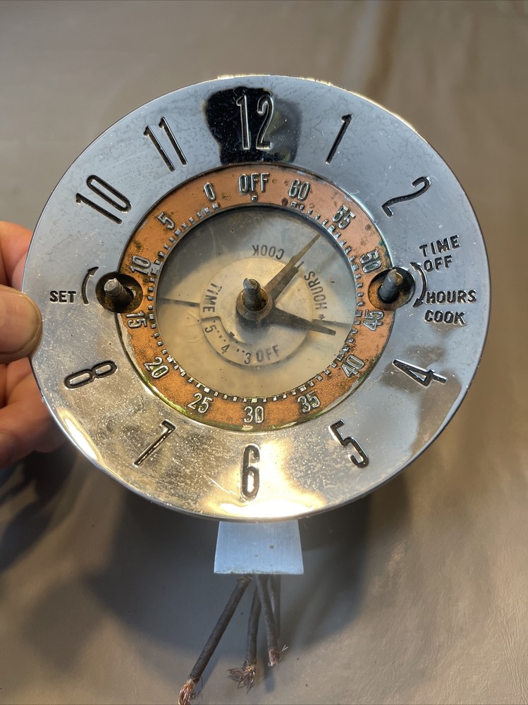VINTAGE CHROME RETRO CLOCK MID CENTURY ELECTRIC CLOCK EMBOSSED BOLD TIMER