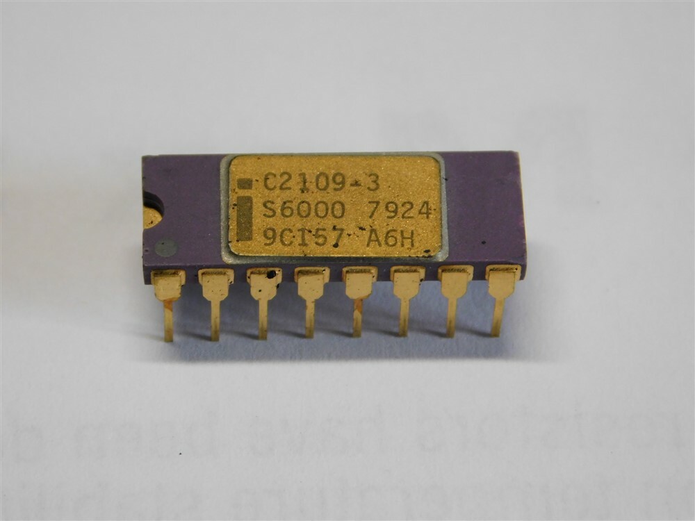 Intel C2109-3 8192-bit Dynamic Random Access Memory IC DATE Code 7924 NMOS