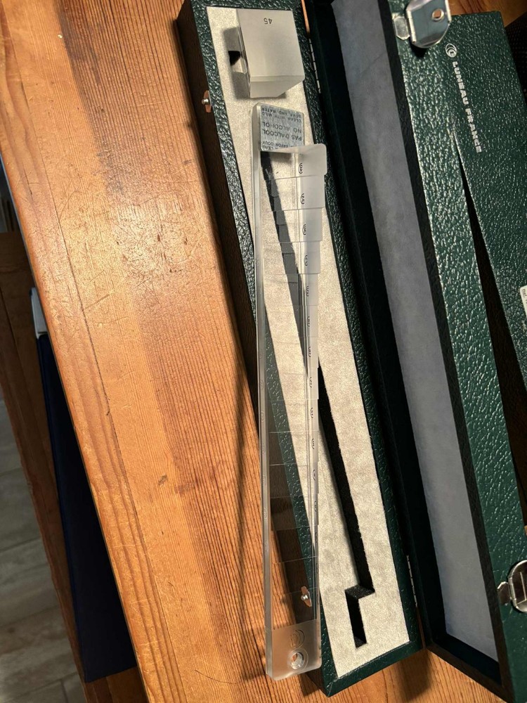 LUNEAU HORIZONTAL AND VERTICAL PRISM BARS. EXCELLENT CONDITION.