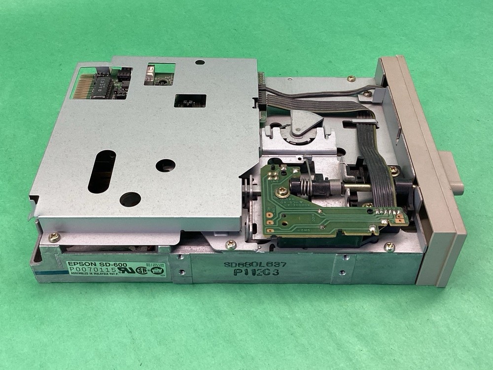 Epson SD-600 Tan 5.25” Floppy Internal PC Green LED Disk Drive - UNTESTED