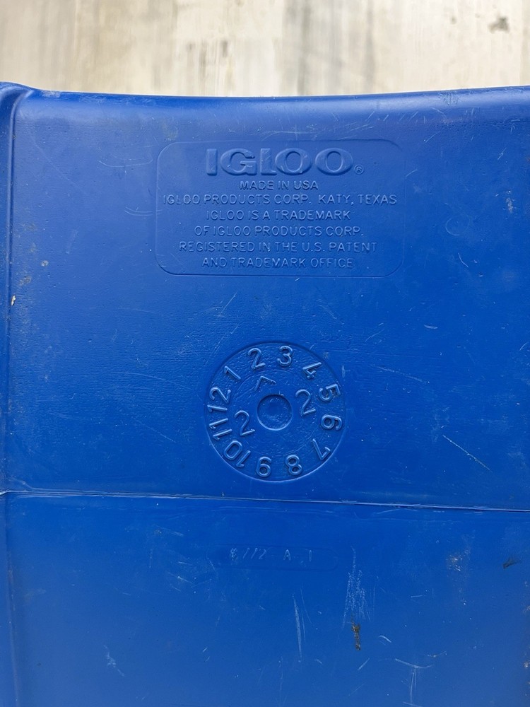 Igloo Ice Cooler 18 Pack 12 Quart Capacity Carry Handle - Blue Pre-Owned Good