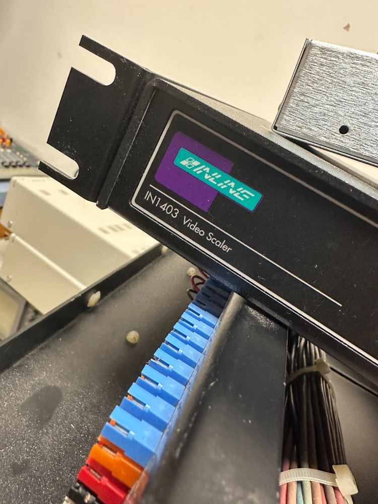 Rack Mountable Extron Inline in1403 video scaler
