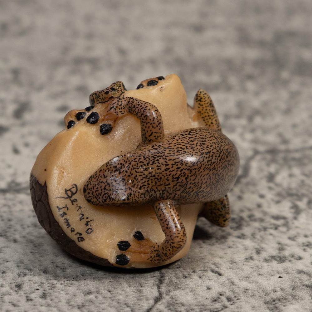 Double Brown Gecko Lizard Tagua Carving