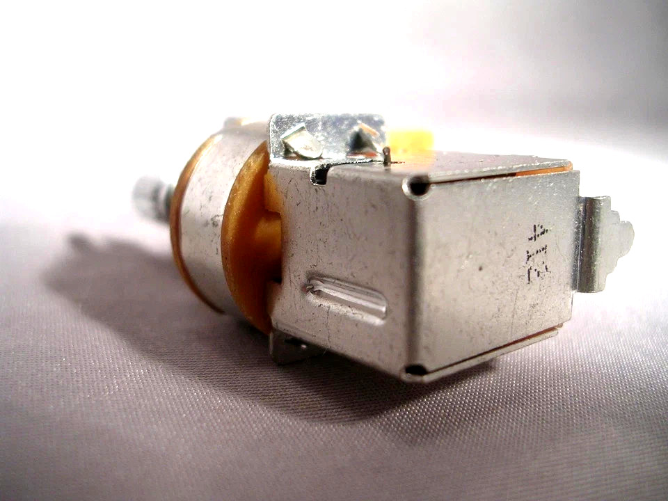 Alpha A500K Push Pull Switch/Pot, Audio Taper, Split Knurled Shaft