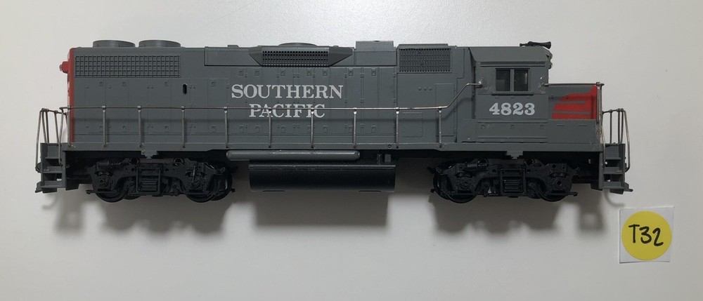 HO Scale Southern Pacific Locomotive Train #4823 UNTESTED