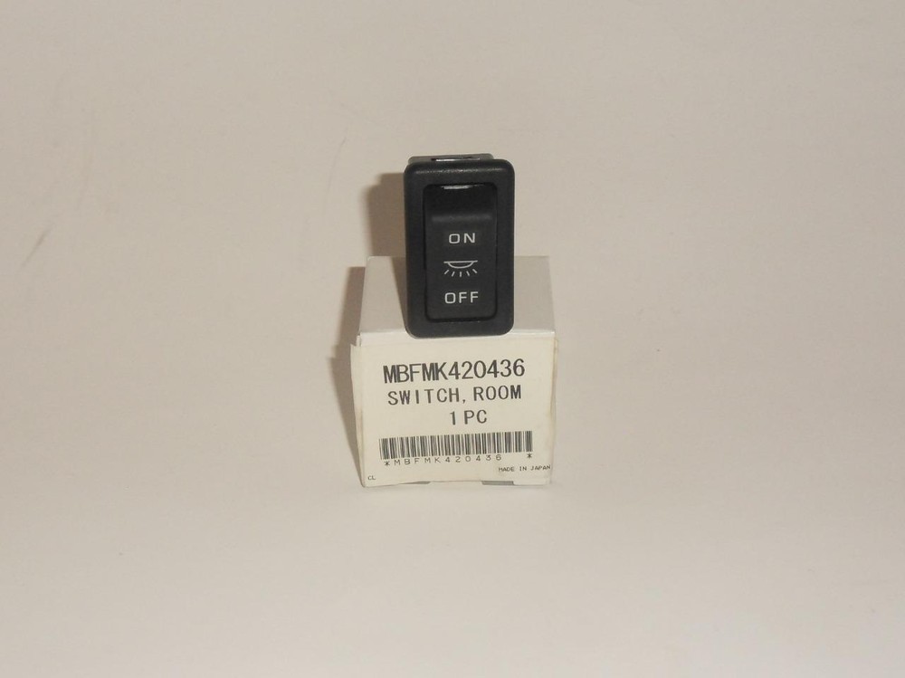 Freightliner Sterling MBFMK420436 Room Light Switch NOS