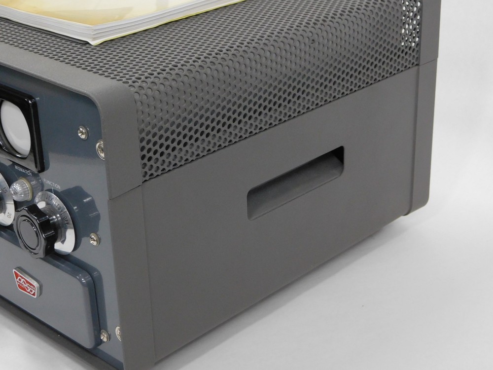 Central Electronics 100V Vintage Ham Radio Transmitter (excellent cosmetics)