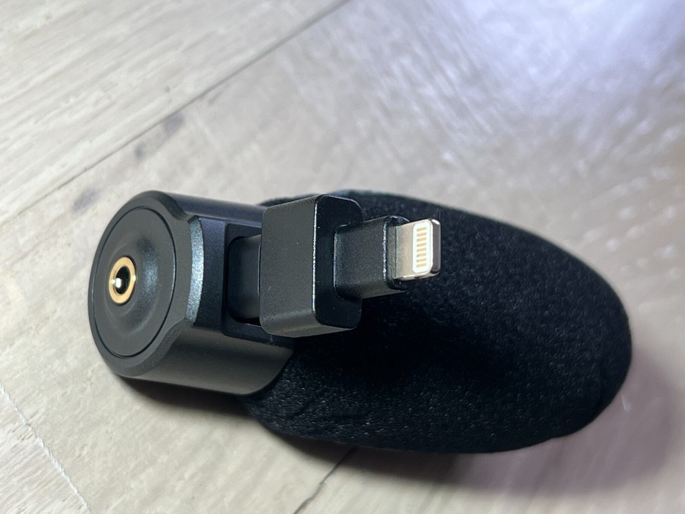 Saramonic Directional Microphone with Lightning Connector, WIndscreen, Bag