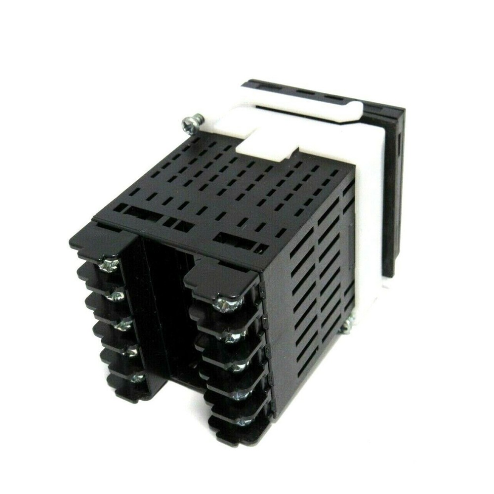 New In Box OMRON E5CSV-R1T Temperature Controller