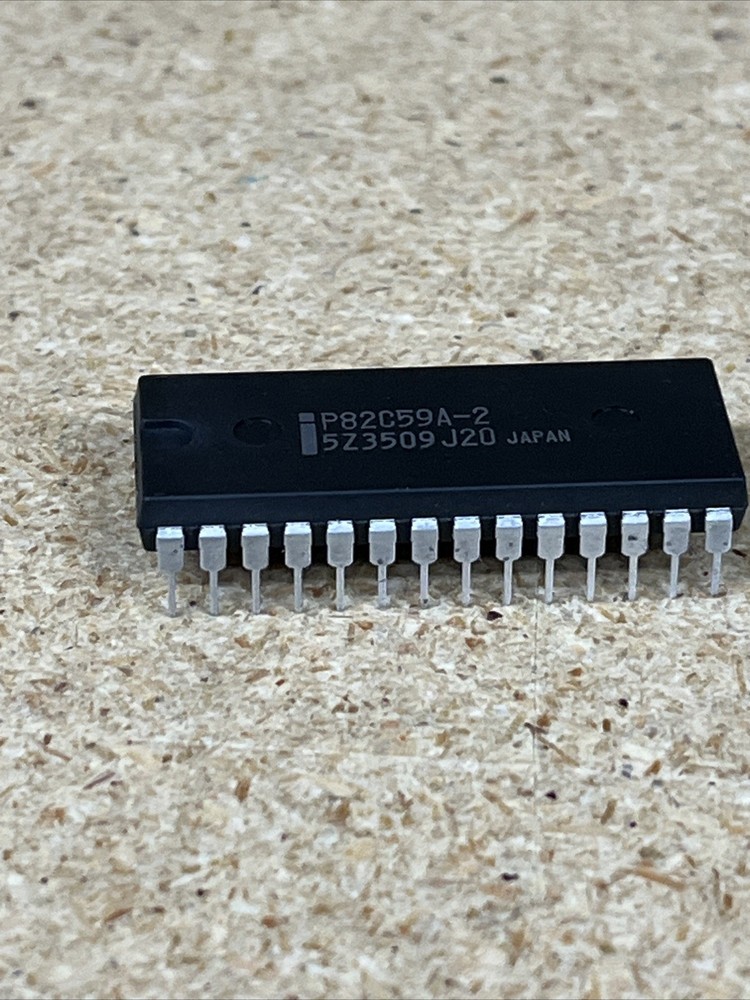 P82C59A-2 - INTEL - Interrupt Controller CMOS 28-PIN DIP NOS