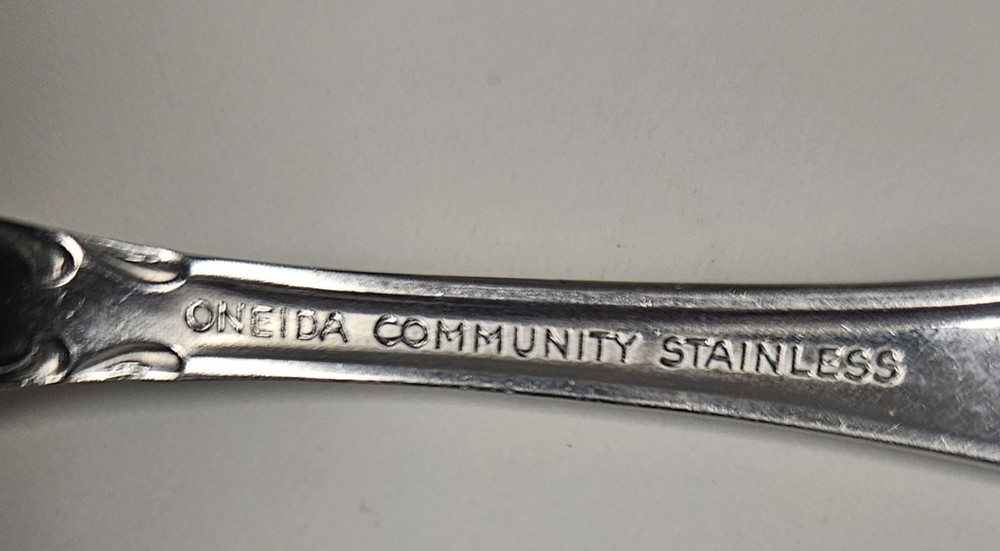 4 Oneida Community Chatelaine Tablespoons Stainless Steel Flatware