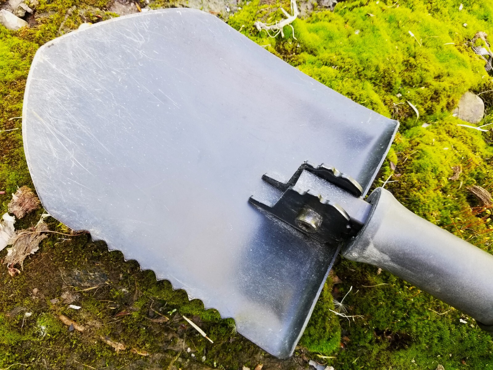 US Military GERBER 2000 E-TOOL Entrenching Folding Shovel w/ SERRATED EDGE VGC