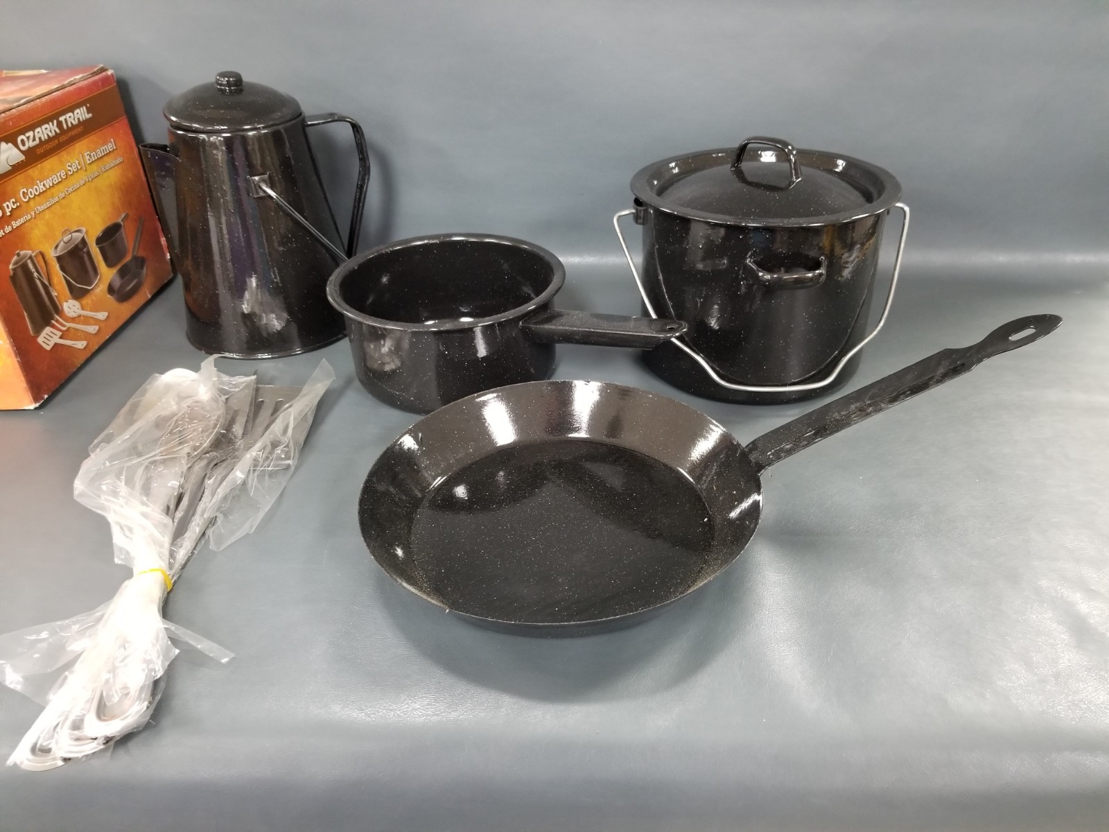 NIOB Ozark Trail 8 Pc Black Enamel Cookware Set