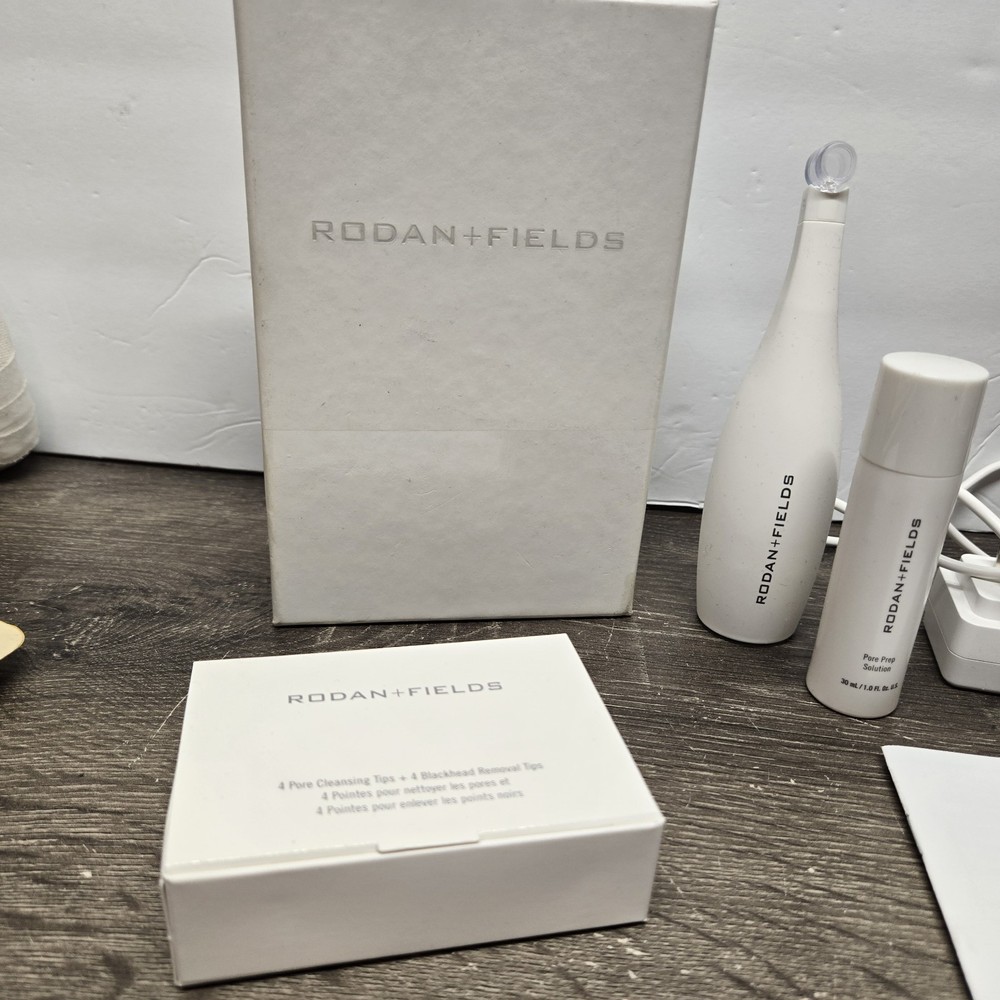 Rodan + Fields Pore Cleansing MD System with Charger, Solution, & 9 Tips