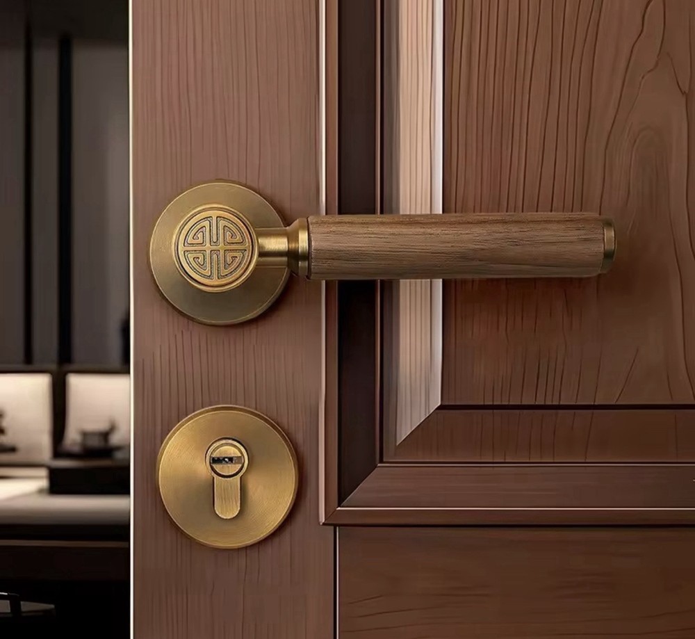 Vintage Door Handle With Lock Assembly