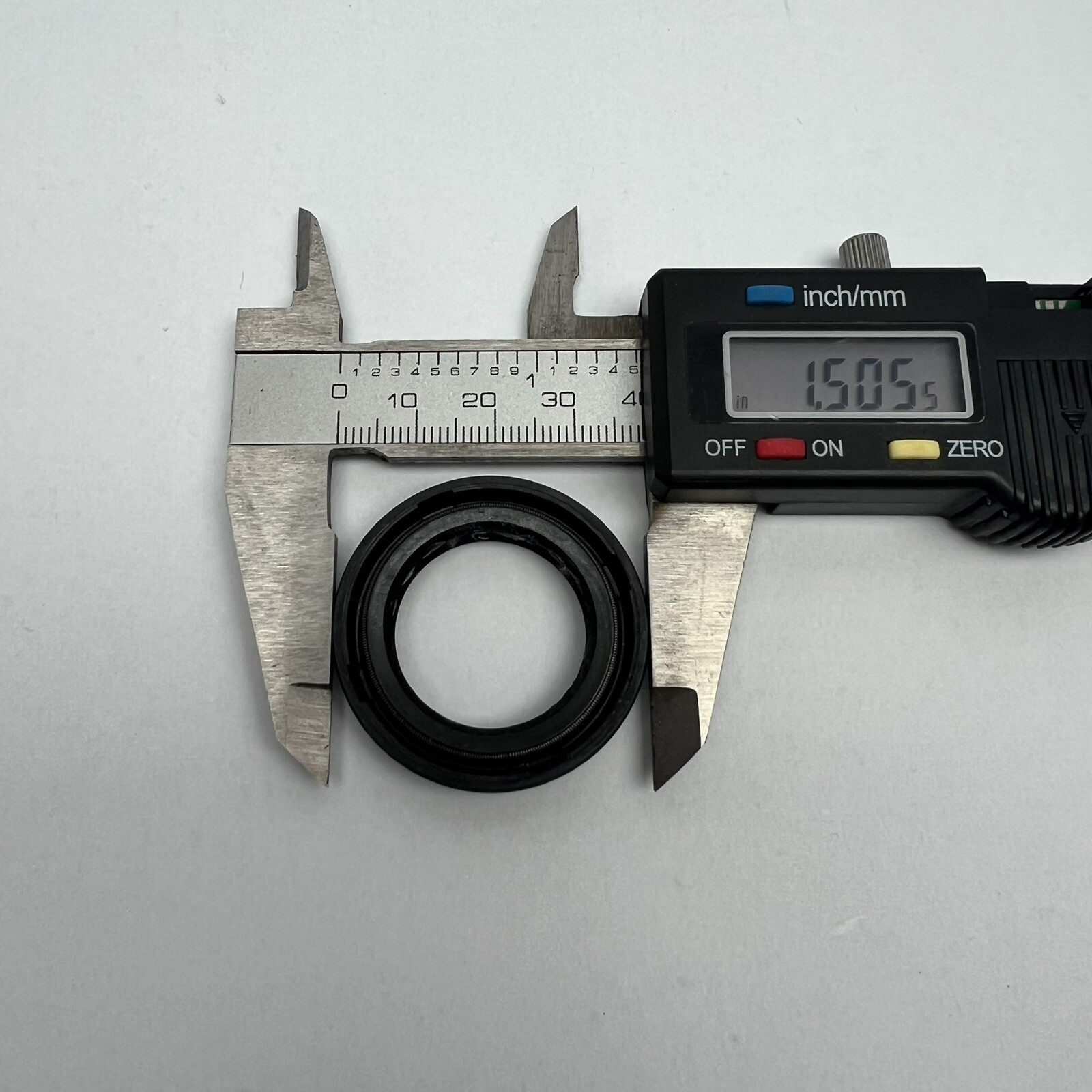 LOT OF 2 SHAFT OIL SEAL 5000604