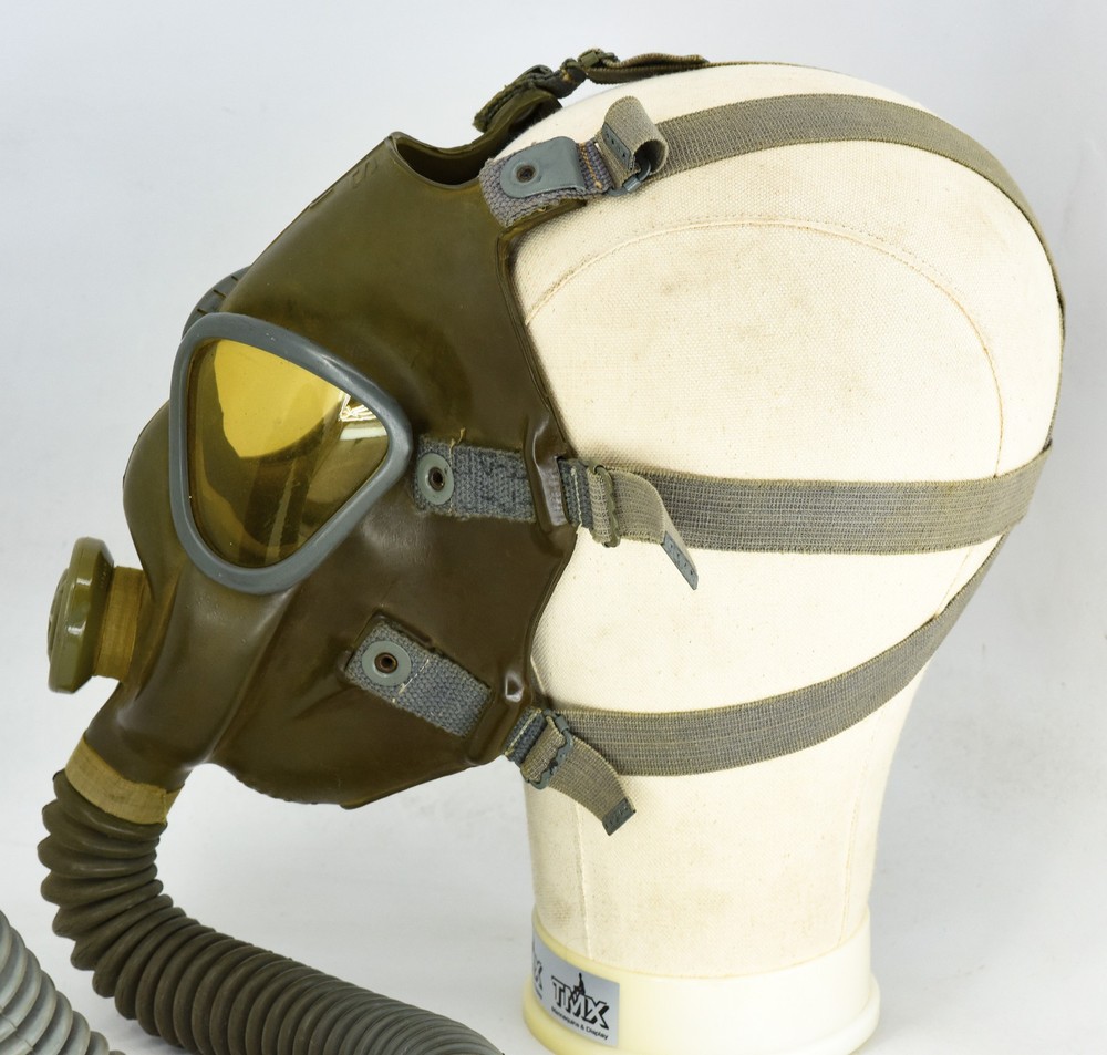 WW2 US Army M2A2 Gas Mask Size U W/ Filter, Cleaning Pads, Carrying Case