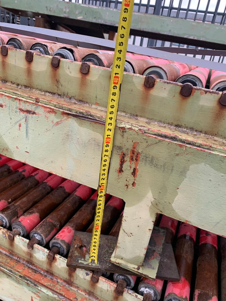 Transport rollers, conveyor, solid transport conveyor