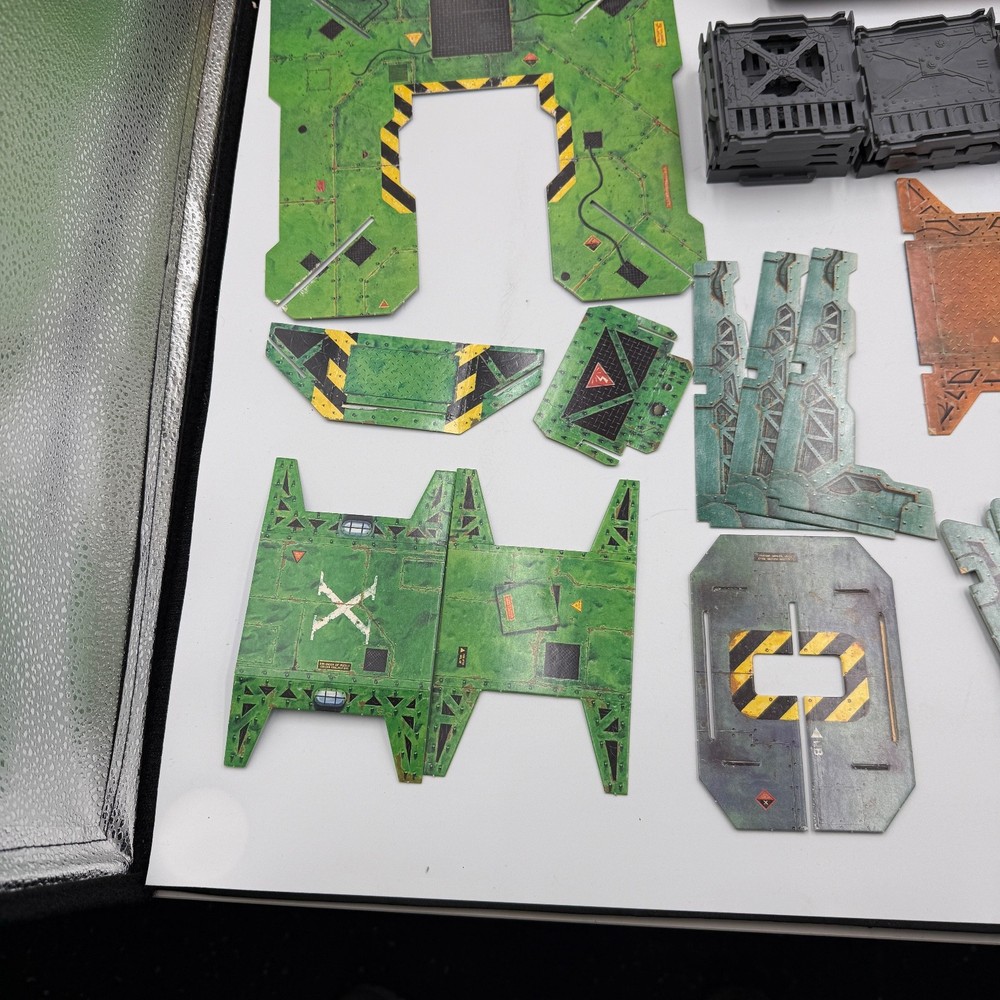 Warhammer 40k Outlanders Expansion Pack INCOMPLETE Read