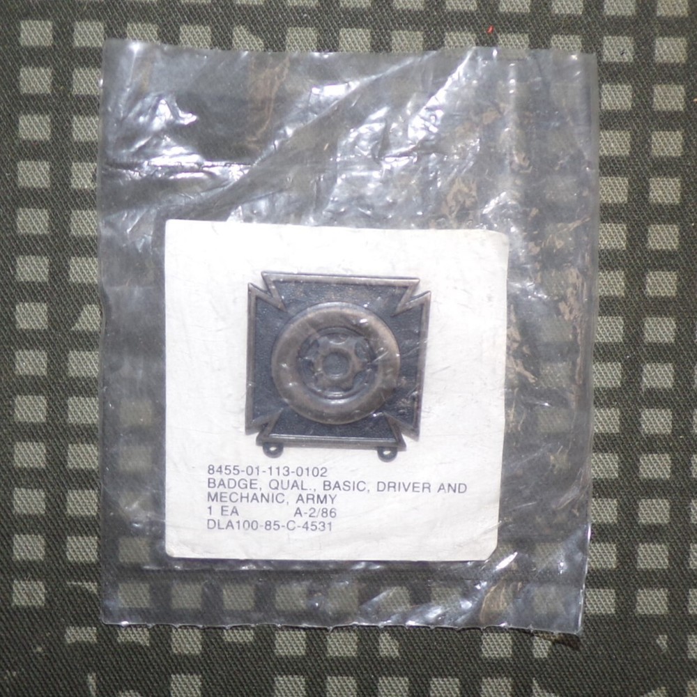 US Army Basic Driver & Mechanic Badge Oxidized Silver Metal 1986 (NIB)