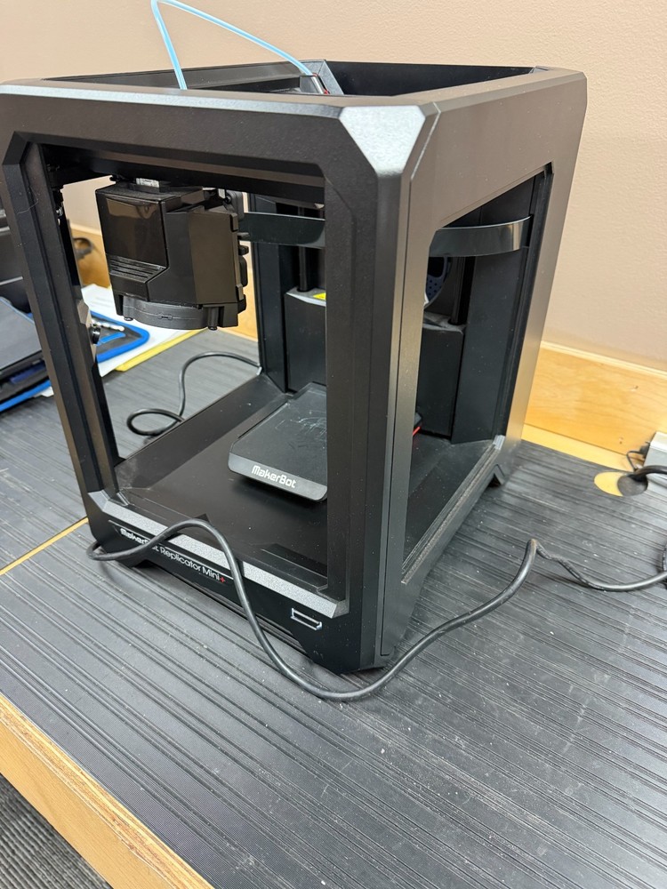 MAKERBOT Replicator Mini 3d Printer Model PAAW45, ENTRY LEVEL, NO FILAMENT INC