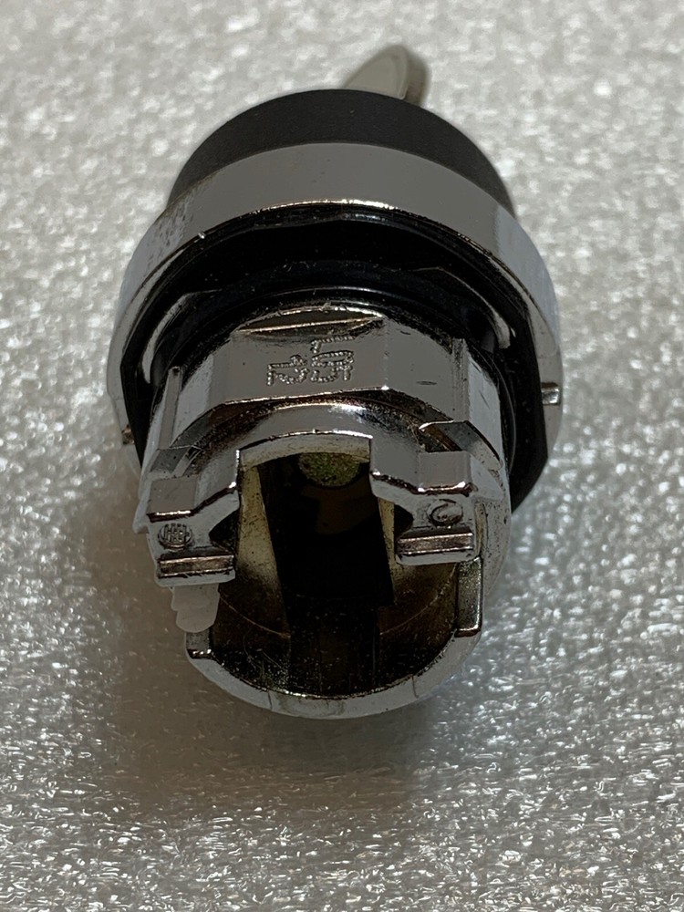 Schneider ZB4 3 Position Key Switch Head Spring Return ZB4BG7 NOS