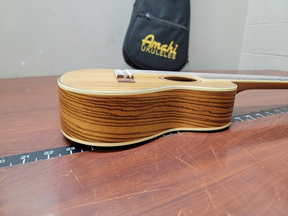 Amahi UK330C Ukulele In Soft Gig Bag