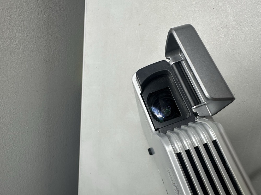 Casio XJ-S10 Projector. 515 HOURS!