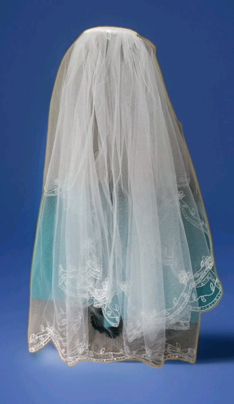 Combed Two Tier Bridal Veil Floral White Only, Blue In Picture Is Background