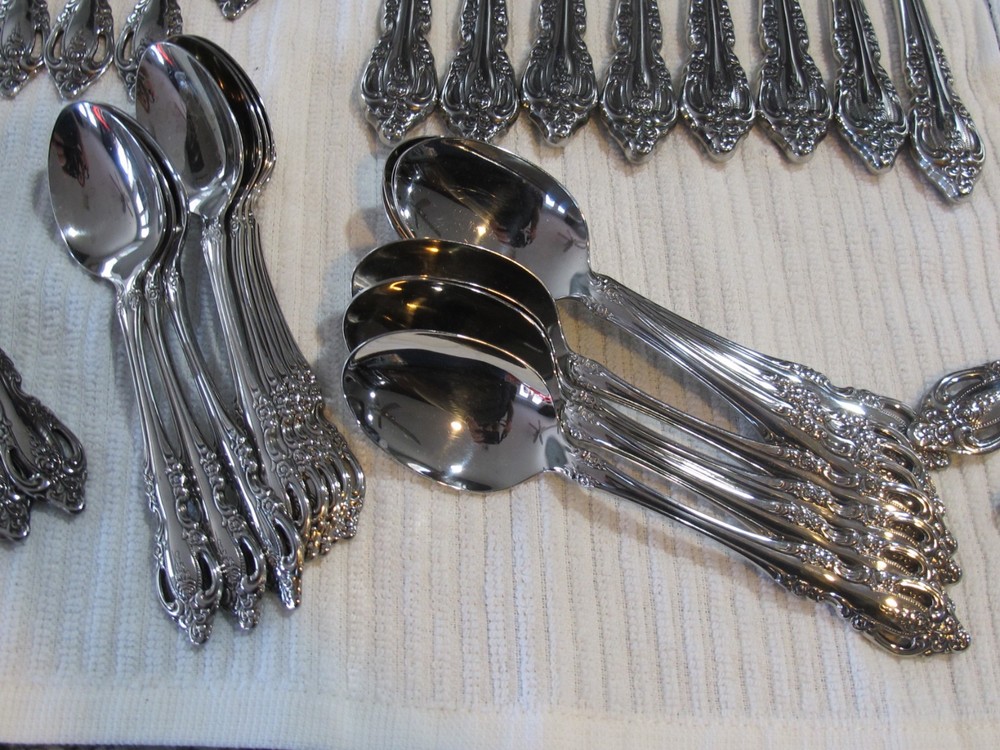 Oneida BRAHMS Stainless Flatware Pierced Floral Service (8) Set + Serving Pcs