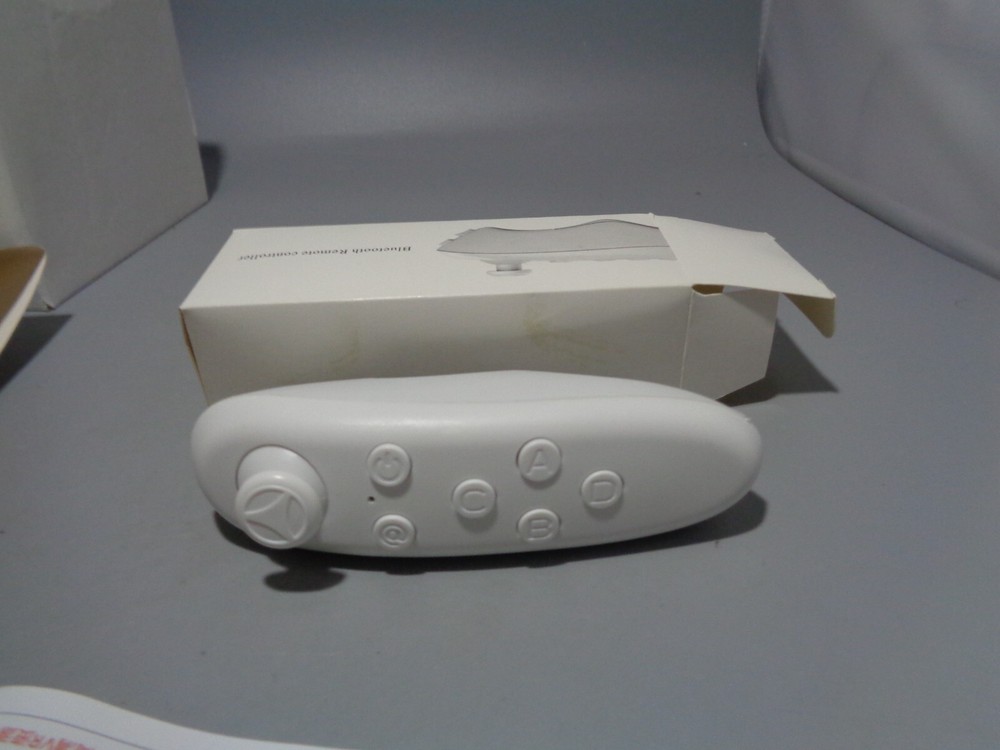 Virtual Reality Headset ROK7 VR w/Bluetooth Controller in Box