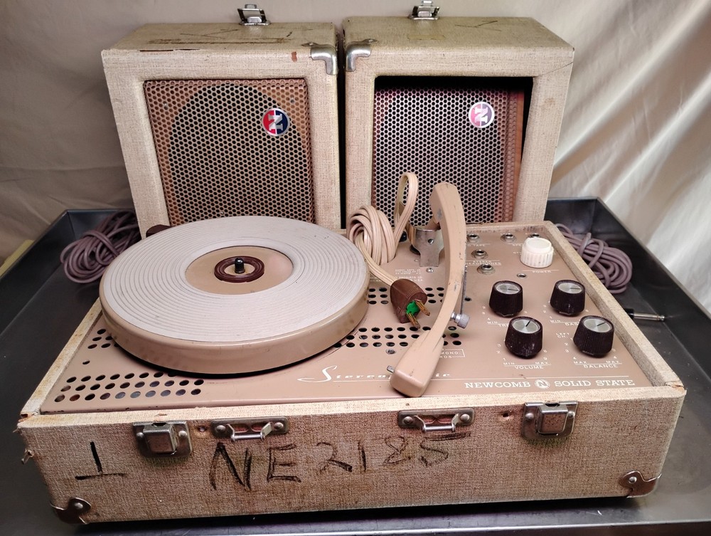1968 Newcomb Stereophonic Record Player EDTS 40 Solid State Basket Case