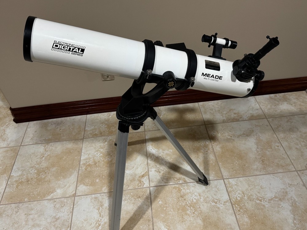 Meade DS Telescope with Autostar computer controller DS-114