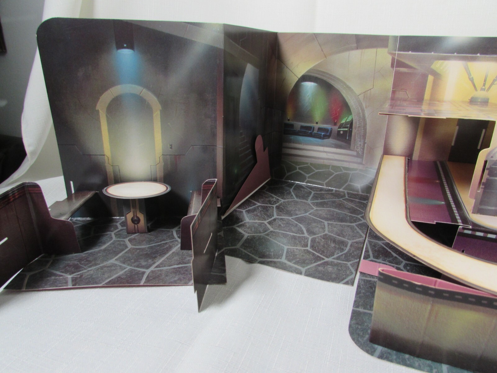 1997 STAR WARS Action Figure MAIL-AWAY Mos Eisley Cantina POP-UP Diorama Playset