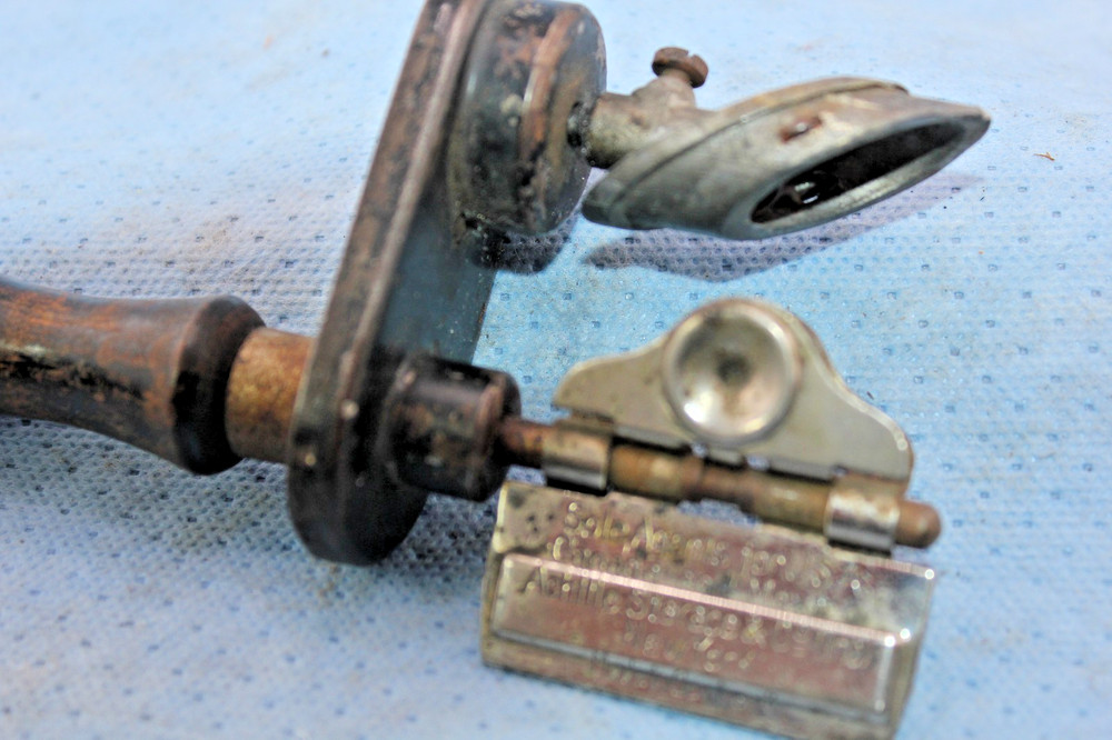 TARANTELLA HAND HELD ROTATING RAZOR SHARPENER