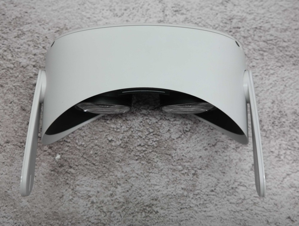 Meta Oculus Quest 2 128GB All-In-One VR Headset BROKEN