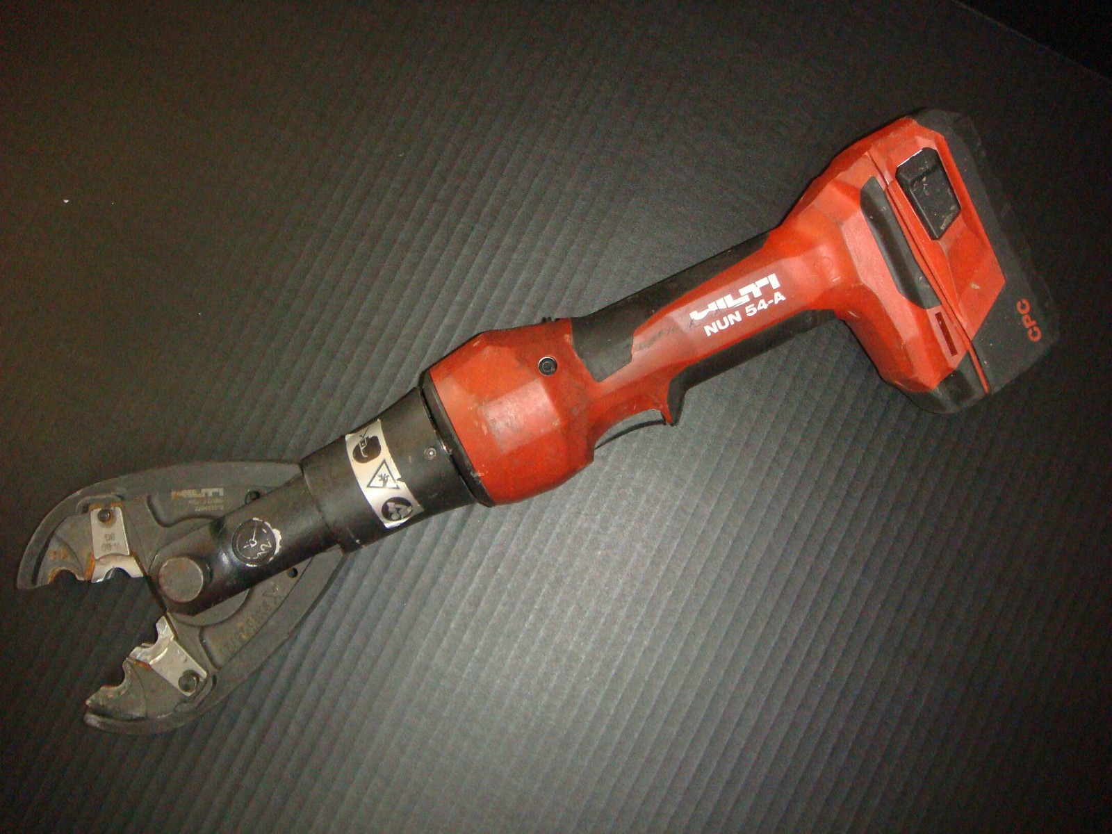 HILTI NUN 54-A CORDLESS CABLE CRIMPER 1 BATTERY & 1 CRIMP HEAD DIE